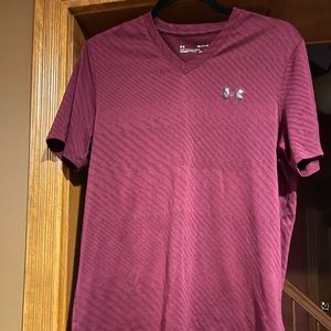 Mens under armour v neck shirt